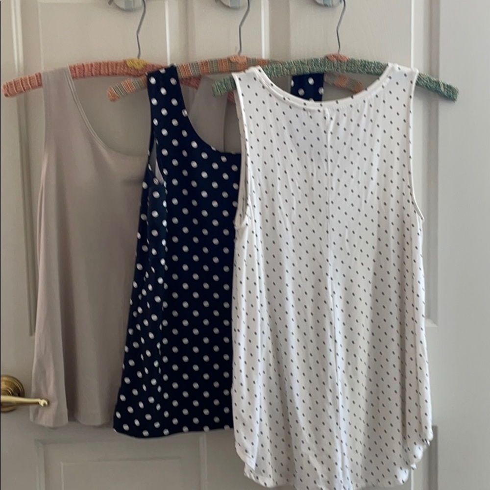 💰SOLD💰 Lot of 3 Sleeveless Tank Tops - Picture 2 of 8